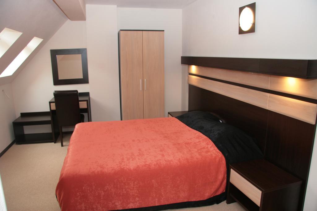 Hotel Byalo More Banite Bilik gambar